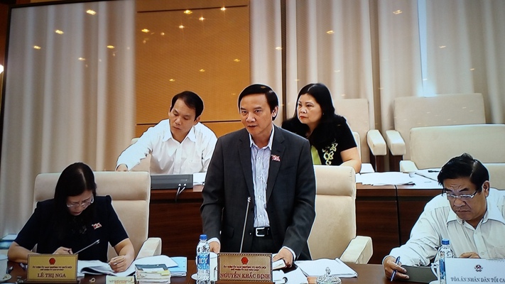 Chủ nhiệm Ủy ban Pháp luật Nguyễn Khắc Định phát biểu tại phiên họp. (Ảnh: KT)