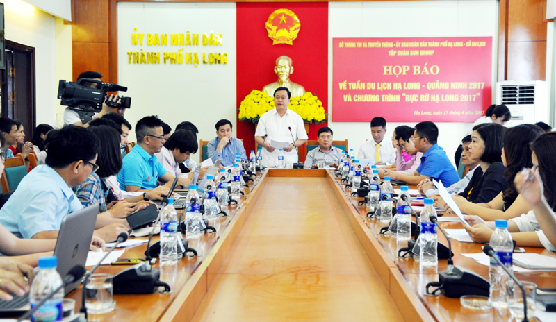 Buổi họp báo thông tin tới các cơ quan báo chí về Tuần Du lịch Hạ Long - Quảng Ninh 2017 và chương trình “Rực rỡ Hạ Long  2017”, ngày 17-4.