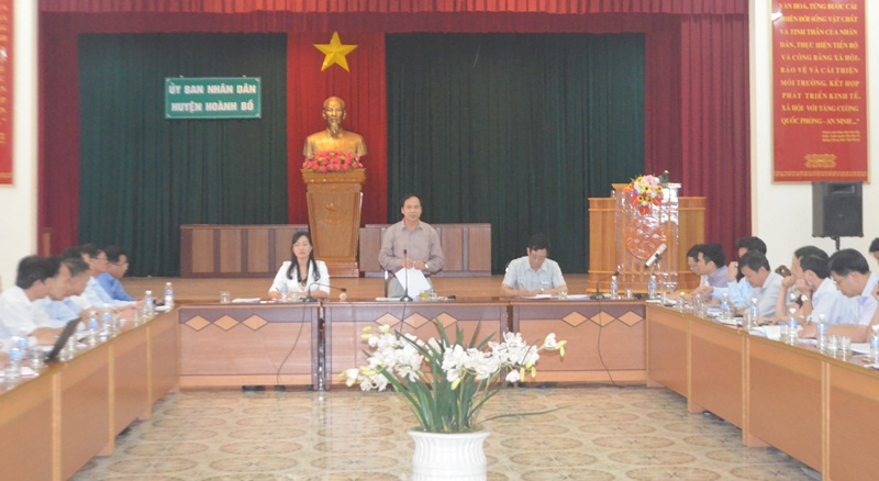 Đồng chí Đặng Huy Hậu, Phó Chủ tịch Thường trực UBND tỉnh phát biểu chỉ đạo tại buổi làm việc với huyện Hoành Bồ.