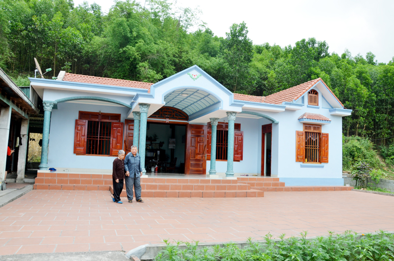 Được sự hỗ trợ của Nhà nước và cộng đồng, gia đình ông Dương Văn Cương, thôn 1, xã Dân Chủ, huyện Hoành Bồ đã xây dựng được ngôi nhà khang trang.