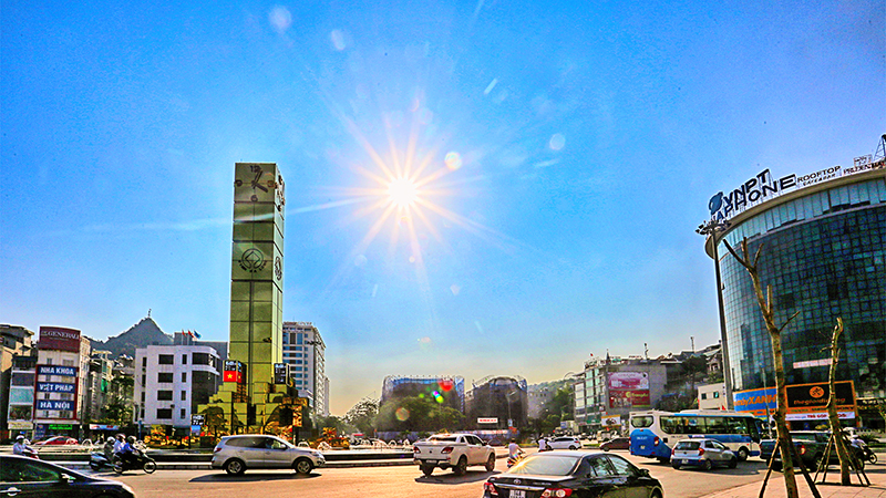 Công trình Cột Đồng Hồ là điểm nhấn đặc biệt, khác lạ cho kiến trúc đô thị của thành phố Hạ Long.