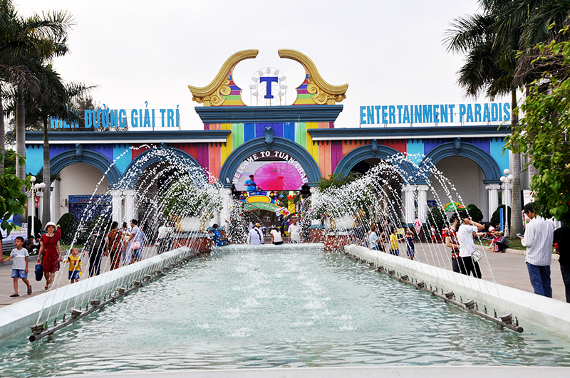 Khu vui chơi giải trí quốc tế Tuần Châu cũng thu hút được đông đảo du khách tới vui chơi trong dịp nghỉ lễ.