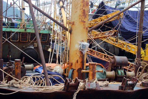 Đưa vào sử dụng vào năm 2016, nhưng nhiều tàu vỏ thép tại Bình Định bị hư hỏng không thể vươn khơi. (Ảnh: Báo Dân Việt)