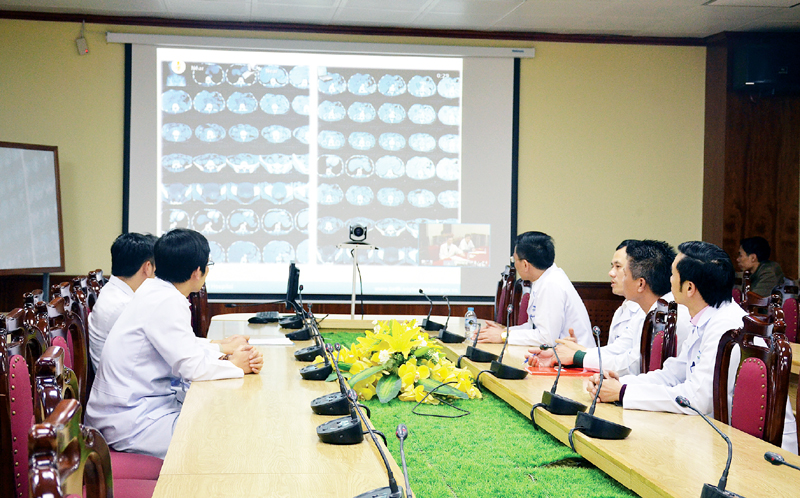 Hội chẩn trực tuyến ca mổ tán sỏi nội soi laze của Bệnh viện Bãi Cháy với Bệnh viện Việt Đức (Hà Nội) thông qua hệ thống Telemedicine.