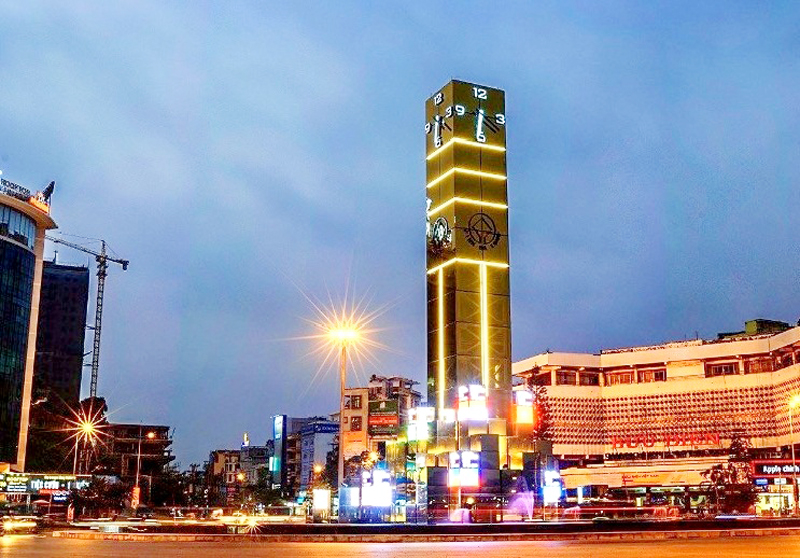 Công trình Cột Đồng Hồ - biểu tượng mới của thành phố du lịch Hạ Long.