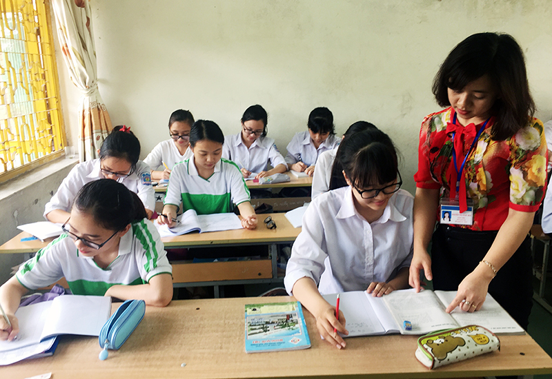 Tiết học văn của lớp 12C5, Trường THPT Hoàng Quốc Việt (TX Đông Triều).