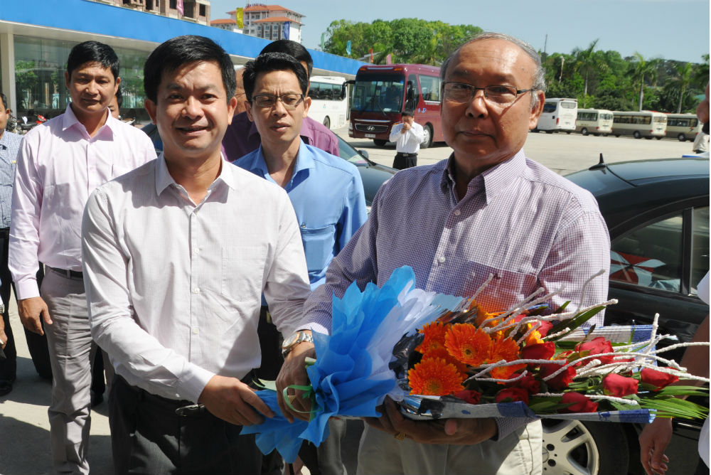    Đồng chí Lê Quang Tùng, Phó Chủ tịch UBND tỉnh bày tỏ vui mừng được đón Chủ tịch Quốc hội Myanmar đến tham quan Vịnh Hạ Long.