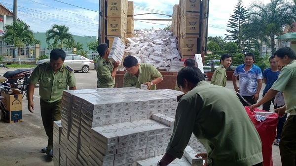 Ban Chỉ đạo 389 Gia Lai vừa tổ chức tiêu hủy gần 85.000 bao thuốc lá nhập lậu.