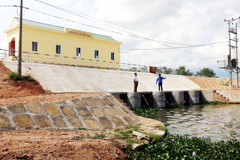 Công trình cống 5 cửa Sông Khoai vừa được nâng cấp kiên cố, đưa vào sử dụng, đảm bảo tiêu thoát nước.