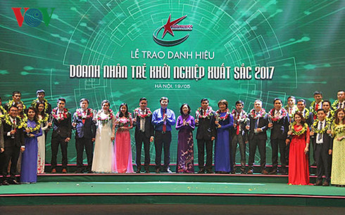 Bà Trương Thị Mai dự lễ vinh danh các Doanh nhân trẻ khởi nghiệp xuất sắc 2017.