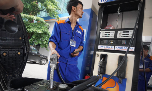 Giá xăng dầu trong nước lần thứ 3 liên tiếp giảm giá từ đầu năm.