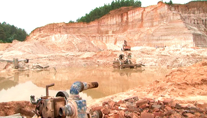 Hiện trường khai thác cát trái phép tại xã Lê Lợi huyện Hoành Bồ