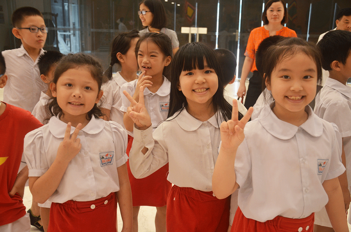 Các em rất thích thú với chương trình trải nghiệm do Bảo tàng Quảng Ninh tổ chức
