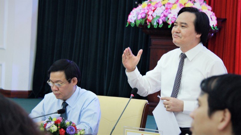 Bộ trưởng Bộ GD&ĐT Phùng Xuân Nhạ giải thích kỹ hơn về chủ trương thí điểm không còn công chức, viên chức giáo viên. Ảnh: Vietnamnet