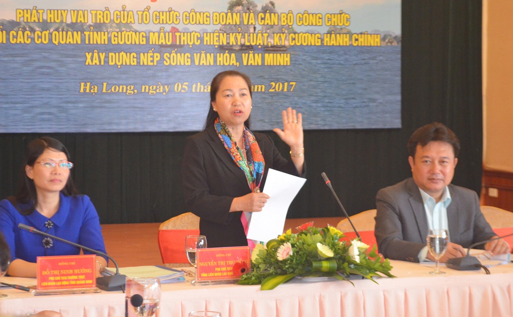 Bà Nguyễn Thị Thu Hồng, Phó Chủ tịch Tổng Liên đoàn Lao động Việt Nam tại Hội nghị tọa đàm Công đoàn và cán bộ CCVC-LĐ thực hiện kỷ luật kỷ cương hành chính xây dựng nếp sống văn hóa, văn minh tại tỉnh Quảng Ninh tháng 4-2017.