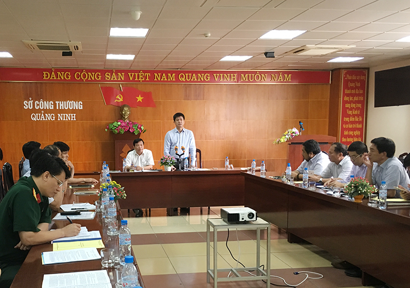 Đồng chí Lê Quang Tùng, Phó Chủ tịch UBND tỉnh phát biểu kết luận hội nghị