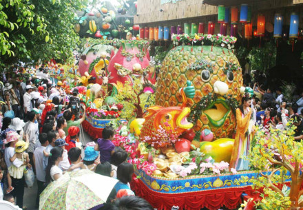 Quang cảnh lễ hội trái cây ở Suối Tiên. Ảnh: S.T