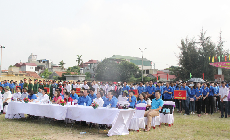 Đông đảo ĐVTN tham gia lễ ra quân chiến dịch tình nguyện hè 2017.
