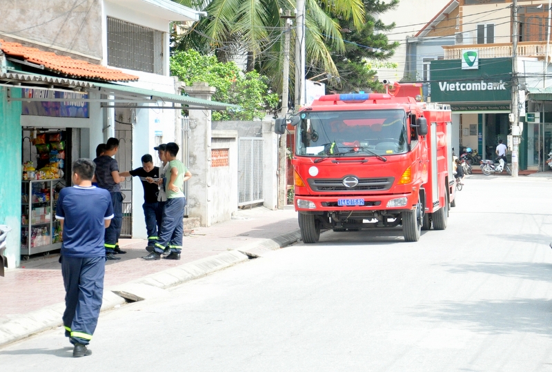 Lực lượng cứu hỏa được điều động để đảm bảo HĐT. Ảnh chụp HĐT THPT Hoành Bồ