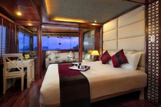 The Paloma Cruise has 20 cabins. Each cabin is designed specially with sea view and natural light, providing a warm atmosphere for each cabin.