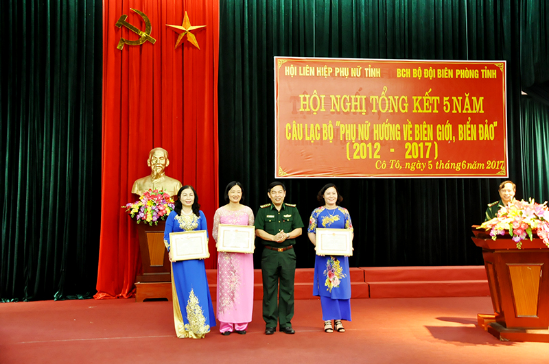 Bộ chỉ huy Bộ đội Biên phòng tỉnh cũng đã trao tặng giấy khen cho 2 tập thể và 3 cá nhân có thành tích xuất sắc trong công tác hoạt động tại CLB.