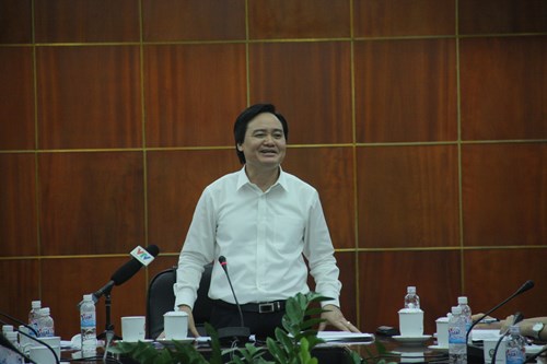 Bộ trưởng Bộ GD&ĐT Phùng Xuân Nhạ phát biểu tại cuộc họp. Ảnh: HN