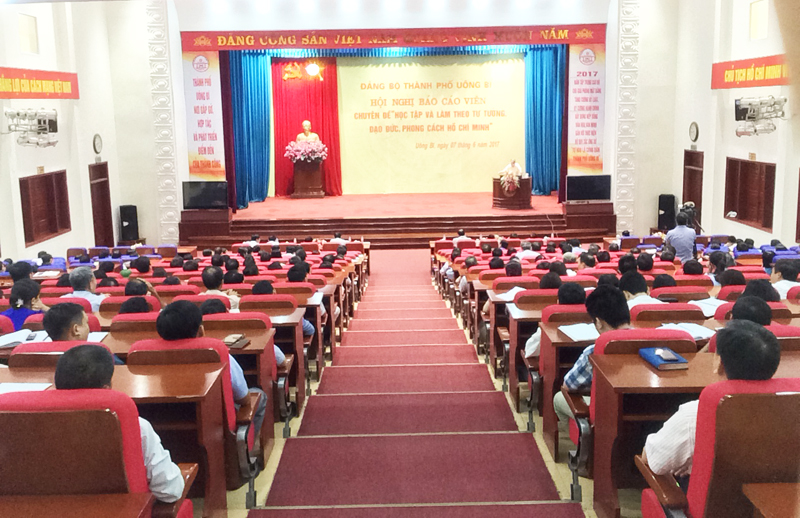 Đội ngũ cán bộ chủ chốt TP Uông Bí tham gia hội nghị Báo cáo viên chuyên đề về học và làm theo tư tưởng, đạo đức, phong cách Hồ Chí Minh
