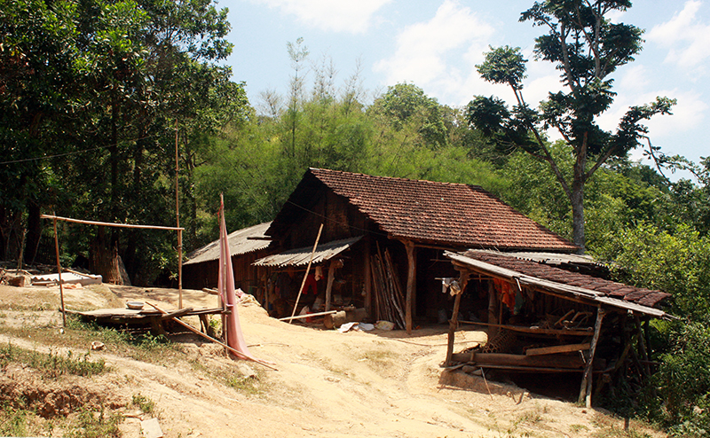 Điều kiện sống khó khăn, không đảm bảo nhu cầu sinh hoạt thiết yếu tại nơi ở cũ của các hộ dân Khe Man.