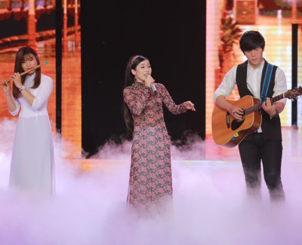 Hellen Thủy bị khán giả phản đối khi đăng quang Thần tượng Bolero 2017 vì hát bolero cách tân.