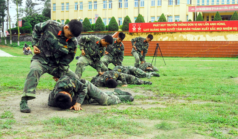 Huấn luyện võ thuật luôn được thực hiện một cách chính xác, dũng mãnh.