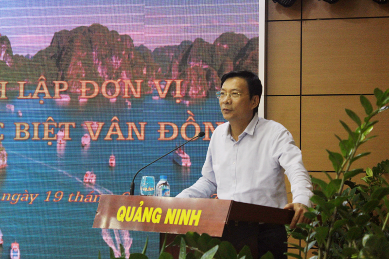 Đồng chí Nguyễn Văn Đọc, Bí thư Tỉnh ủy, Chủ tịch HĐND tỉnh phát biểu tại hội nghị