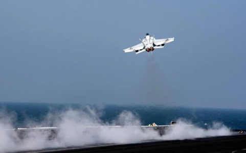 Máy bay Mỹ xuất kích tiêu diệt IS ở Syria. Ảnh: Reuters