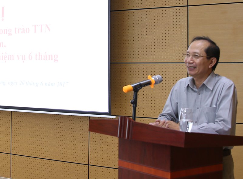 Đồng chí Vũ Xuấn Phú, Phó Bí thư Đảng ủy Khối các cơ quan tỉnh phát biểu chỉ đạo hội nghị.