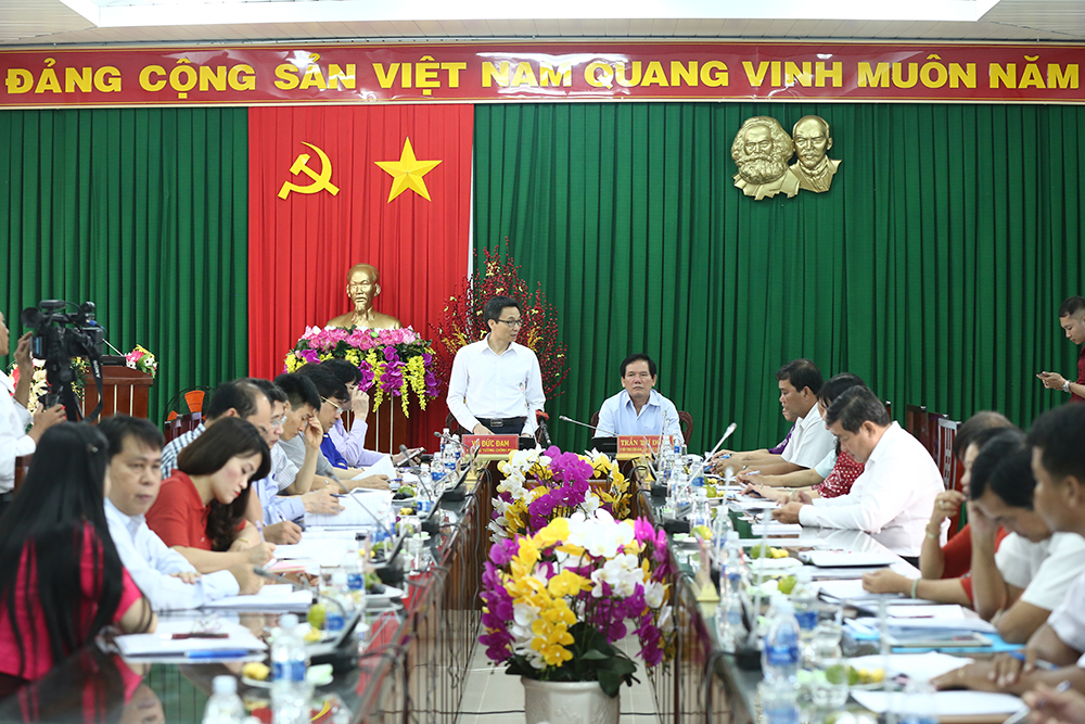 Phó Thủ tướng Vũ Đức Đam họp với hội đồng thi THPT quốc qua tỉnh Trà Vinh. Ảnh: VGP/Đình Nam