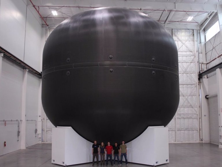 Bồn chứa nhiên liệu khổng lồ dùng cho dự án tàu vũ trụ của SpaceX.