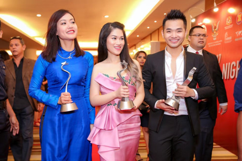 Từ trái qua: Đạo diễn Hồng Ánh, diễn viên Ngọc Thanh Tâm, diễn viên Phạm Hồng Phước.