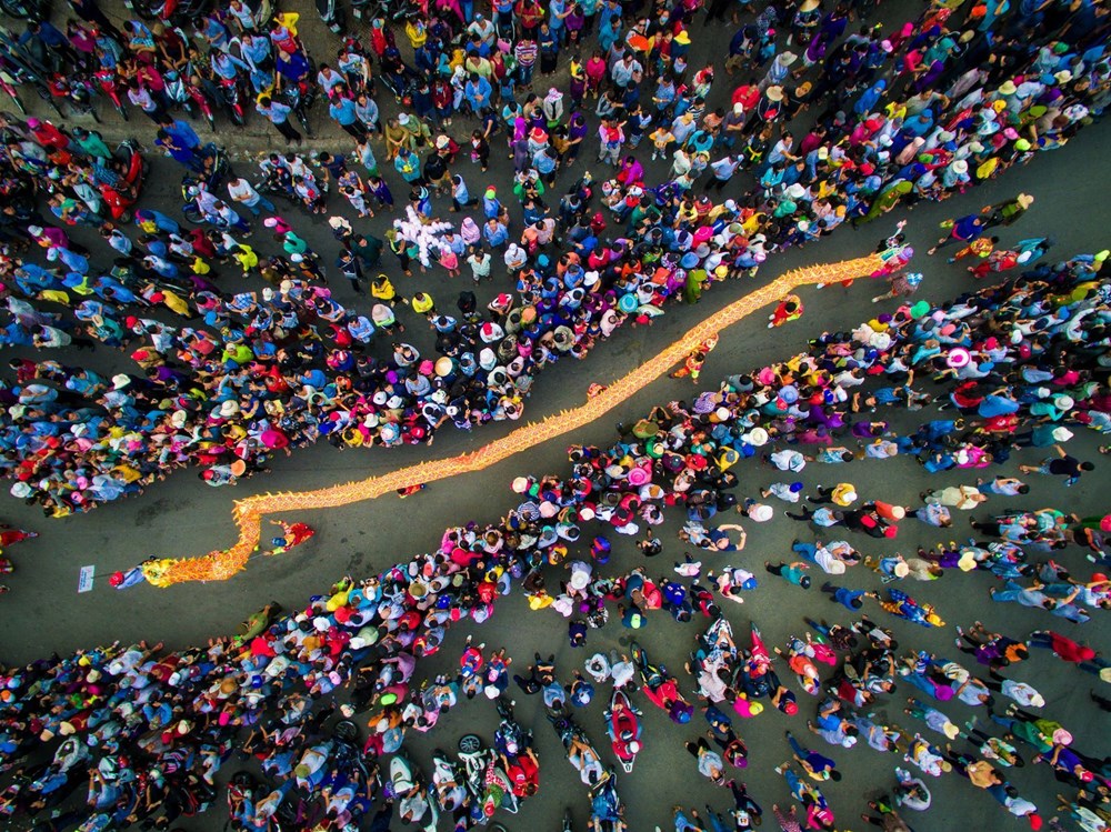 Múa rồng trong lễ hội chùa Bà ở tỉnh Bình Dương. (Nguồn: NatGeo)
