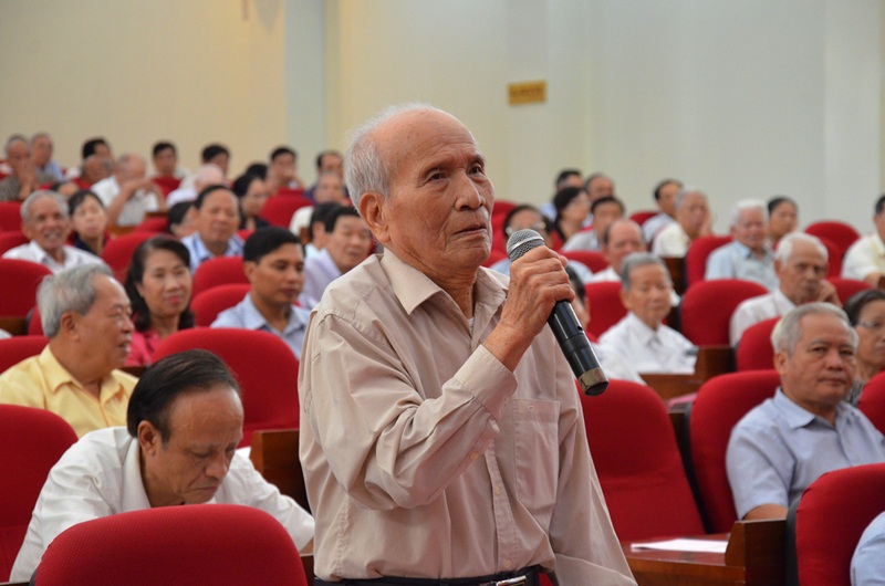 Nguyên Chủ tịch UBND tỉnh Nguyễn Ngọc Đàm phát biểu tại buổi gặp mặt.