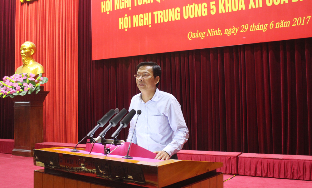 Đồng chí Nguyễn Văn Đọc, Bí thư Tỉnh ủy, Chủ tịch HĐND tỉnh phát biểu chỉ đạo hội nghị tại điểm cầu Quảng Ninh.