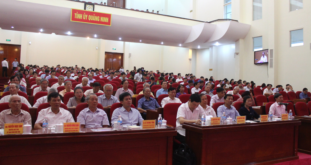 Đại biểu dự hội nghị tại điểm cầu Quảng Ninh nghe quán triệt Nghị quyết Hội nghị T.Ư 5 (khóa XII)