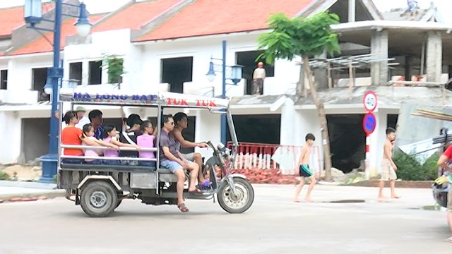 Hạ Long xử lý nghiêm các xe tuk tuk chở khách