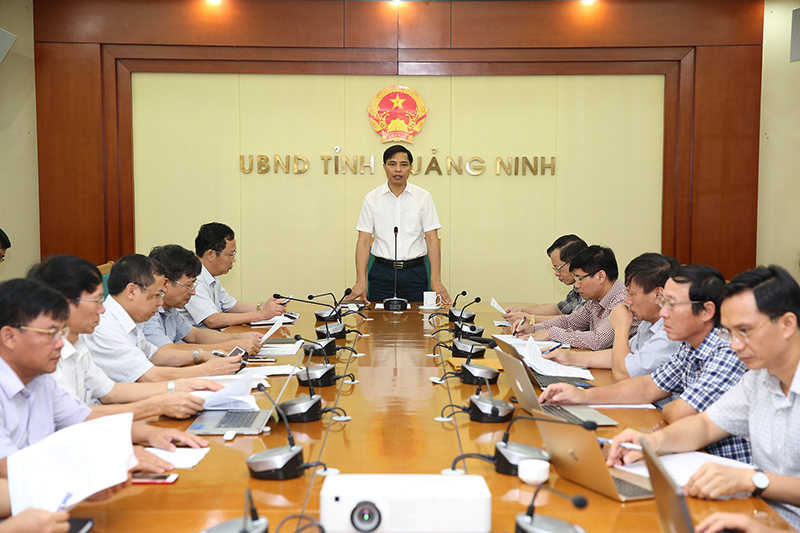 Đồng chí Vũ Văn Diện, Phó Chủ tịch UBND tỉnh, Trưởng ban chỉ đạo triển khai cao tốc Vân Đồn – Móng Cái chủ trì cuộc họp.