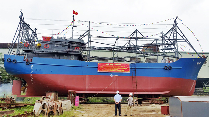 Ông Nguyễn Văn Hội (xã Phú Hải, huyện Hải Hà), chủ tàu cá vỏ thép công suất 829CV cho biết: Mỗi chuyến đi biển tàu của ông đạt doanh thu 400-500 triệu đồng.