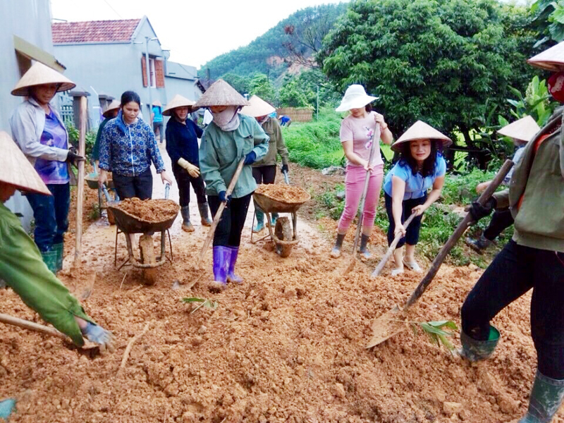 “Thứ 7 mẫu, Chủ nhật xanh” được người dân thị trấn Ba Chẽ hưởng ứng tích cực, góp phần cùng huyện thực hiện thành công chương trình xây dựng nông thôn mới.