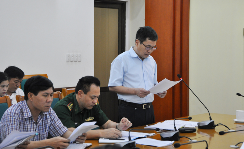 Đồng chí Trịnh Đăng Thanh, Phó Giám đốc phụ trách Sở Du lịch báo cáo công tác quản lý môi trường kinh doanh du lịch trên địa bàn tỉnh