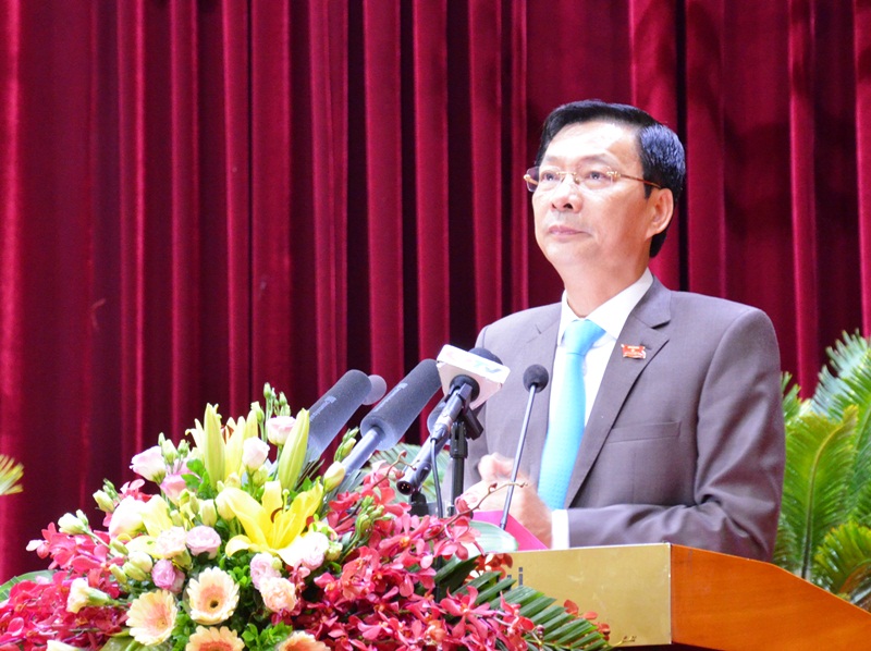 Bí thư Tỉnh ủy, Chủ tịch HĐND tỉnh Nguyễn Văn Đọc phát biểu khai mạc kỳ họp.