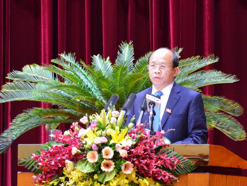 Đồng chí Vũ Xuân Diện, Giám đốc Sở Y tế trình bày tờ trình.