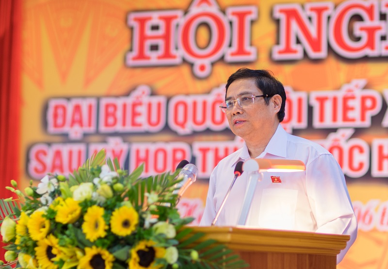 ĐBQH Phạm Minh Chính thông báo các nội dung quan trọng của kỳ họp thứ 3, Quốc hội khóa XIV tới đại diện cử tri huyện Hoành Bồ