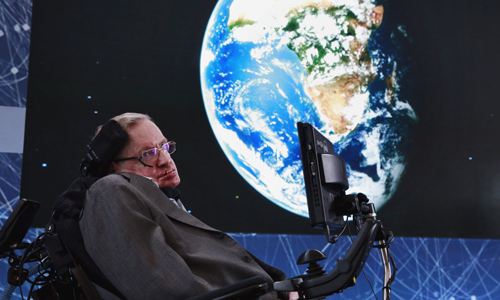 Nhà vật lý học người Anh Stephen Hawking. Ảnh: Reuters.