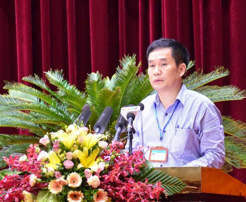 Phó Giám đốc Sở Du lịch Trịnh Đăng Thanh trả lời chất vấn.